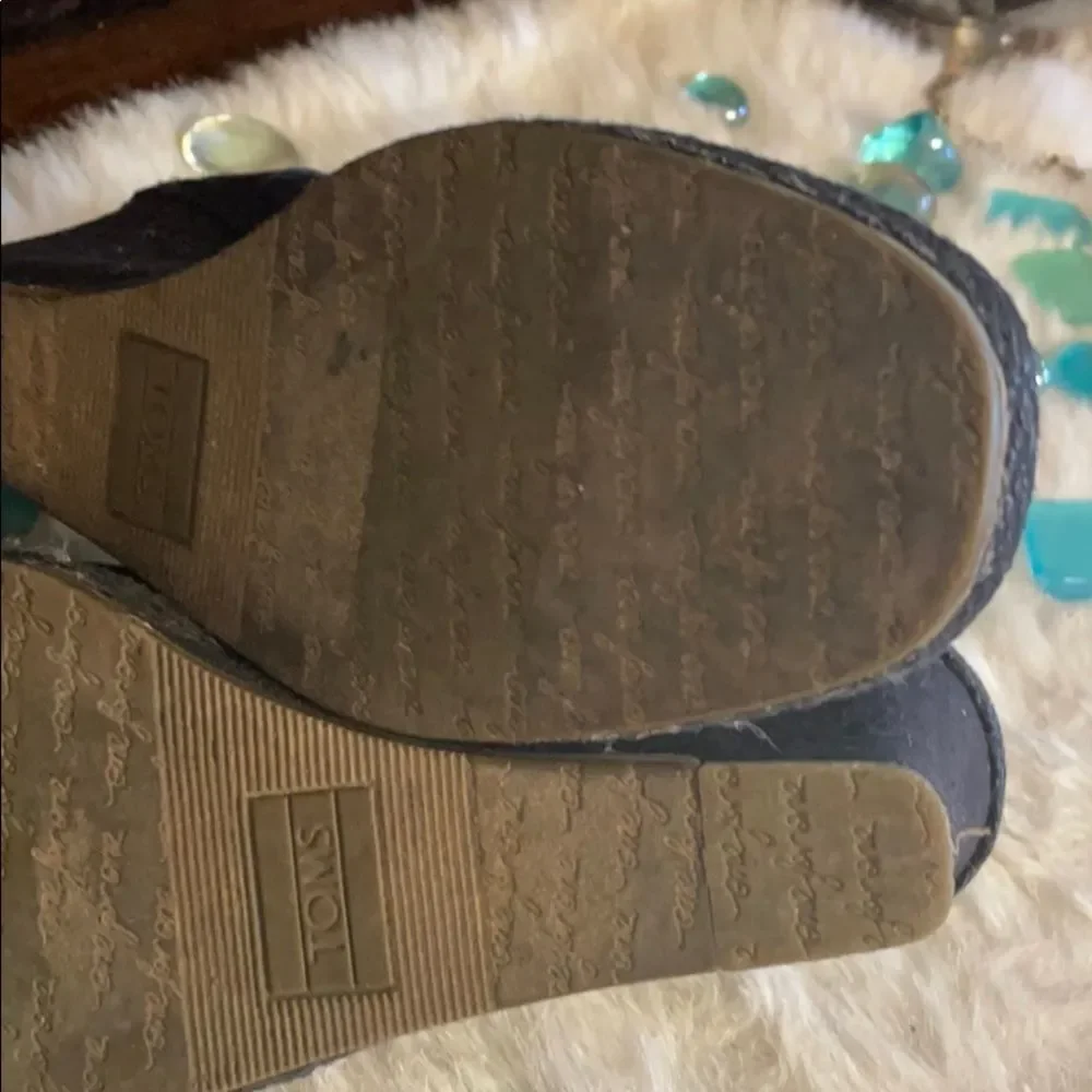 Tom’s wedges 5.5 (3706)